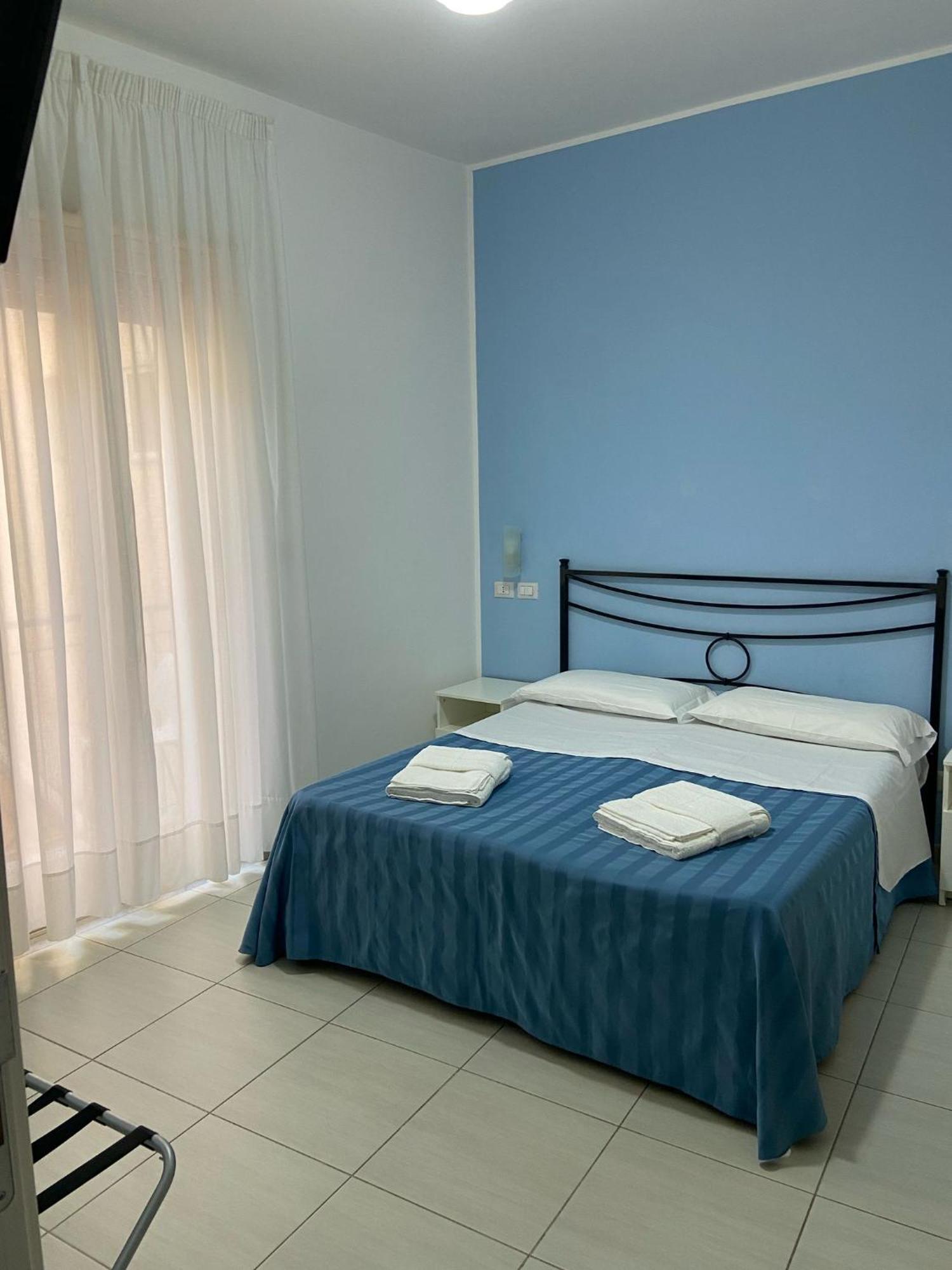 Maniel Beach Hotel Letojanni Extérieur photo